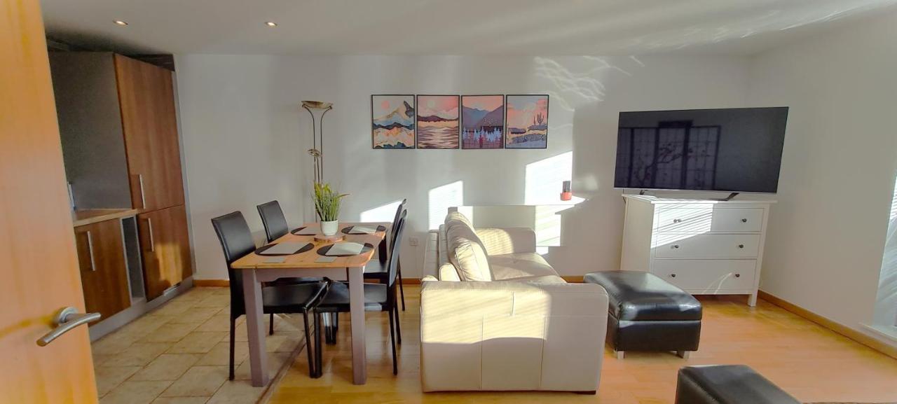 Sidemersey Livings- Convenient 1-Bedroom Flat With A View, Central Liverpool Esterno foto