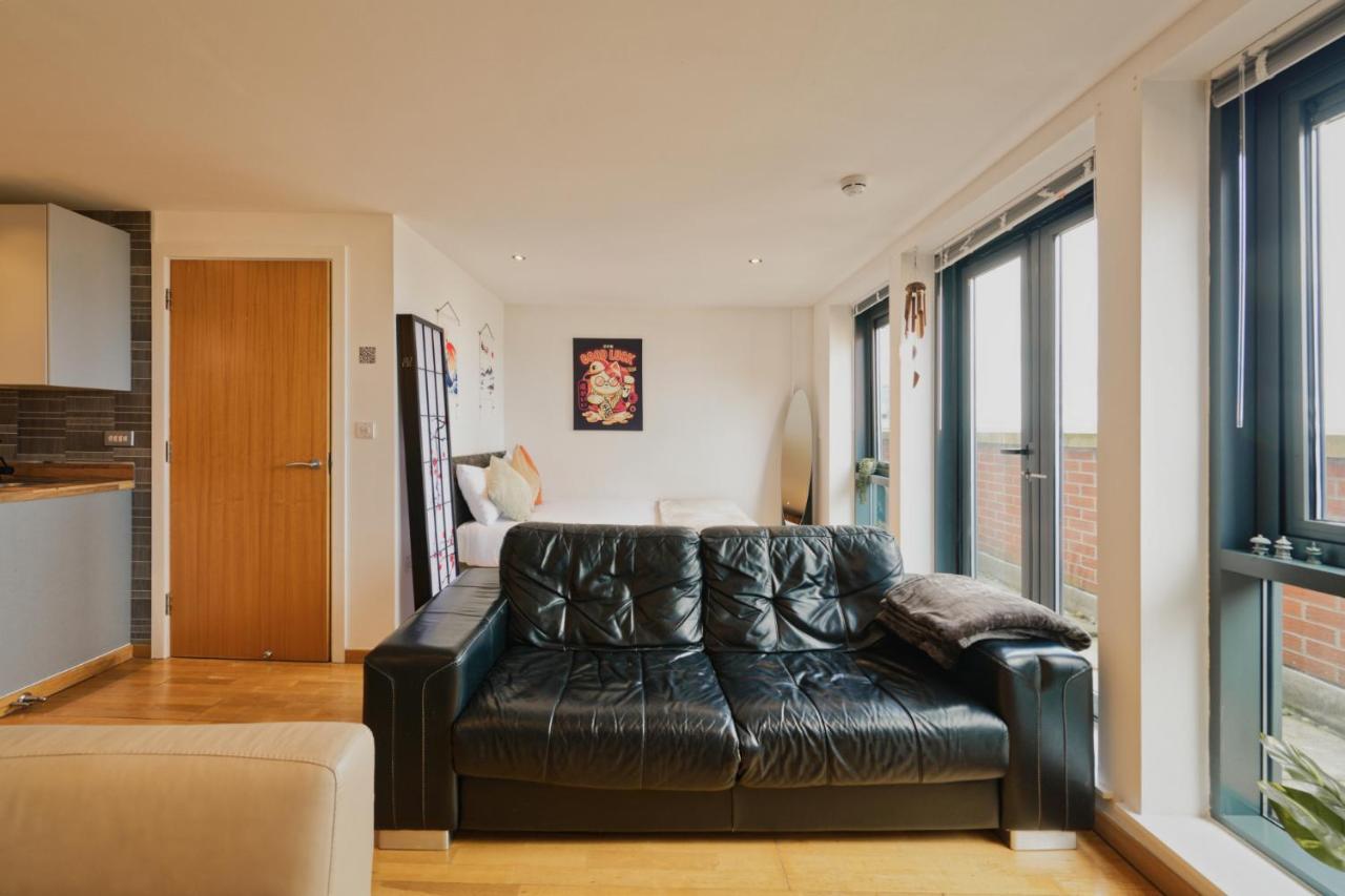 Sidemersey Livings- Convenient 1-Bedroom Flat With A View, Central Liverpool Esterno foto